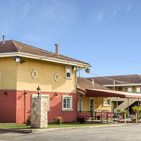 Rodeway Inn & Suites Near The Coliseum & Arena 奥克兰 外观 照片