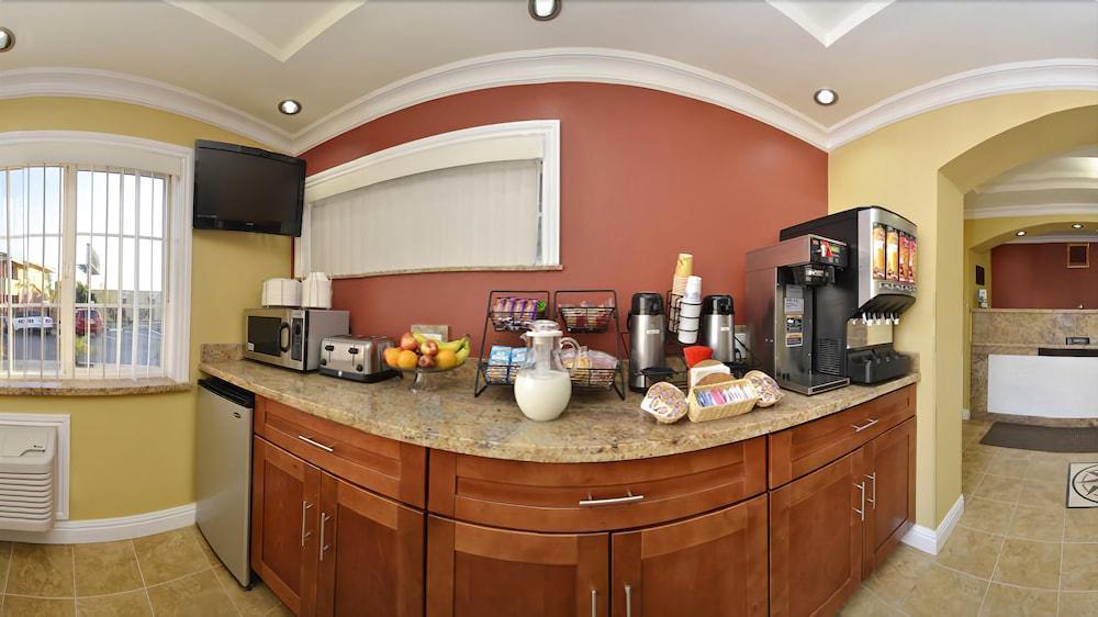Rodeway Inn & Suites Near The Coliseum & Arena 奥克兰 外观 照片