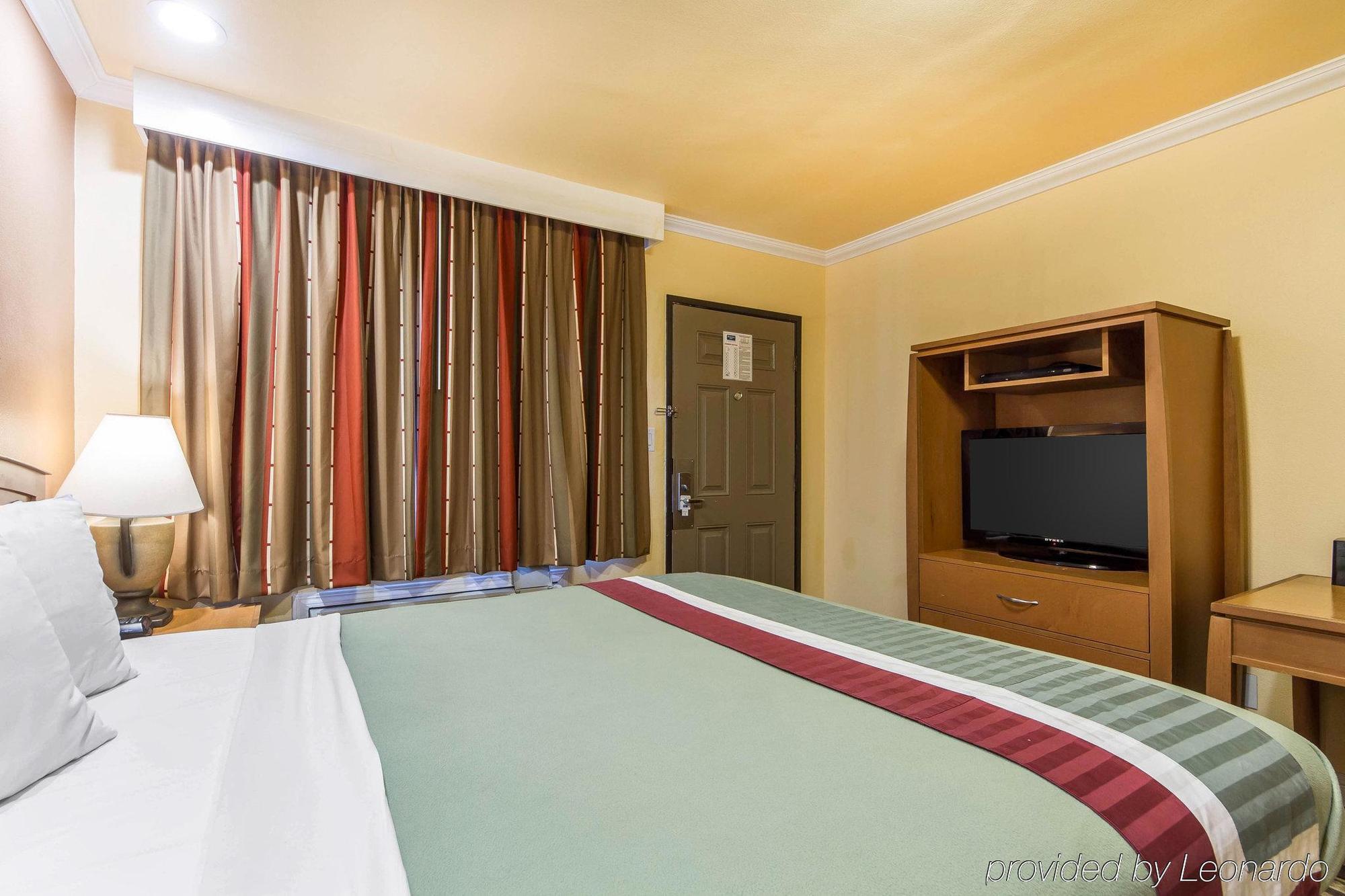 Rodeway Inn & Suites Near The Coliseum & Arena 奥克兰 外观 照片