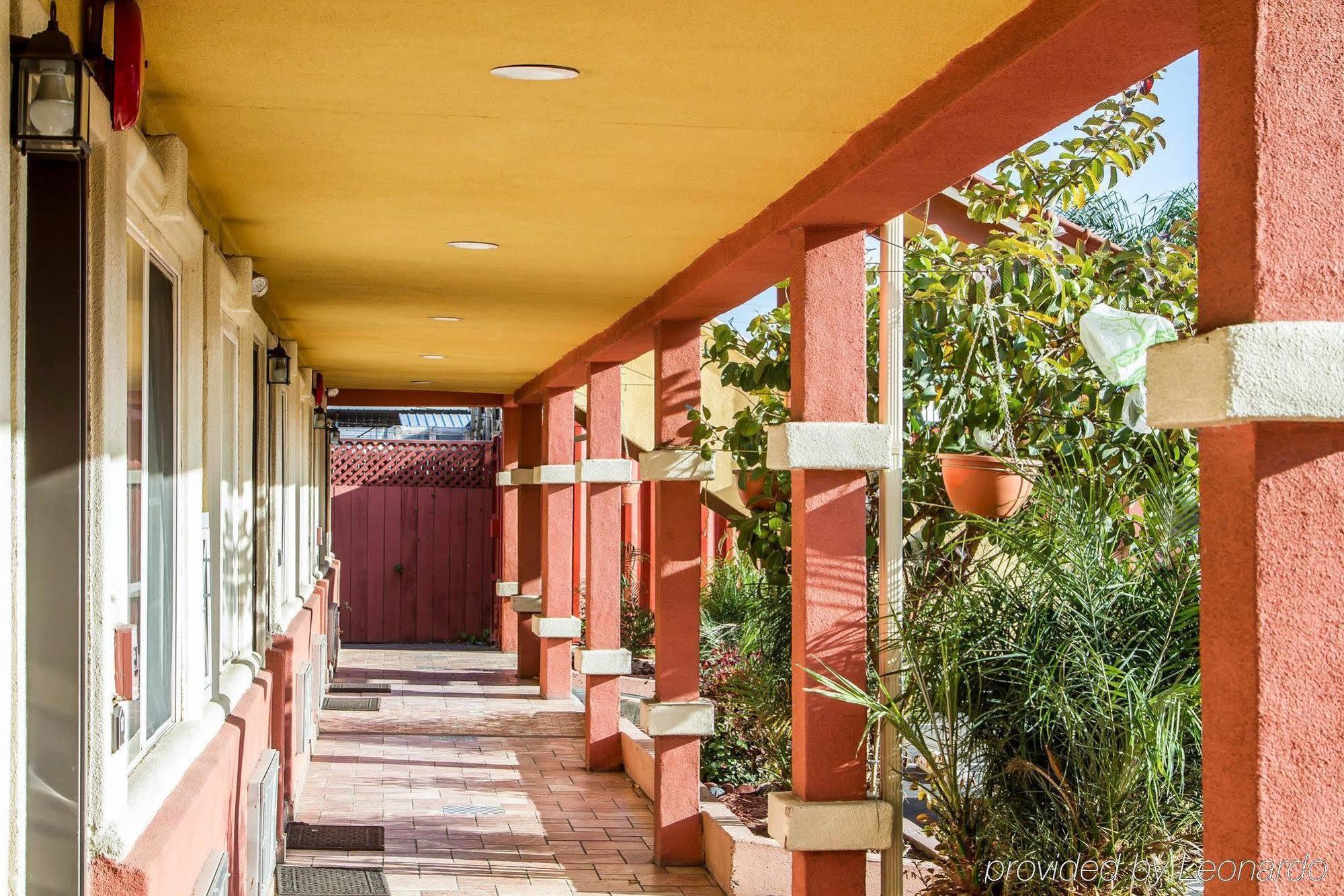 Rodeway Inn & Suites Near The Coliseum & Arena 奥克兰 外观 照片