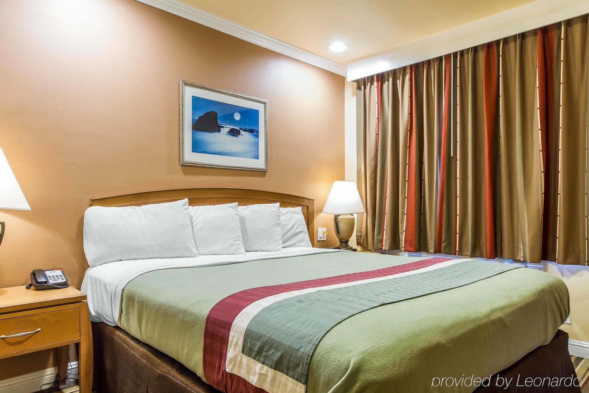 Rodeway Inn & Suites Near The Coliseum & Arena 奥克兰 外观 照片