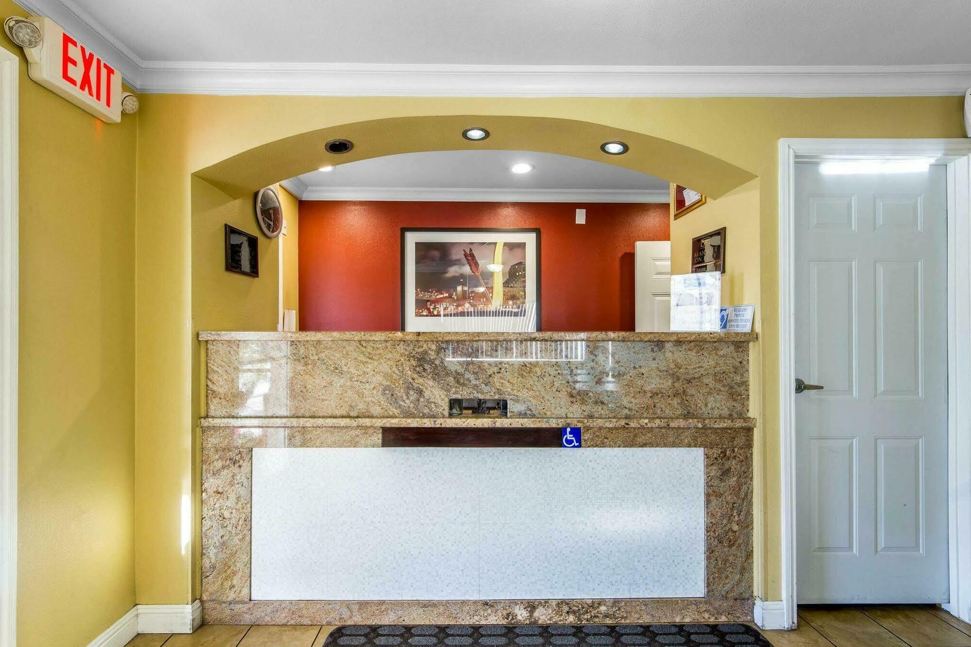 Rodeway Inn & Suites Near The Coliseum & Arena 奥克兰 外观 照片
