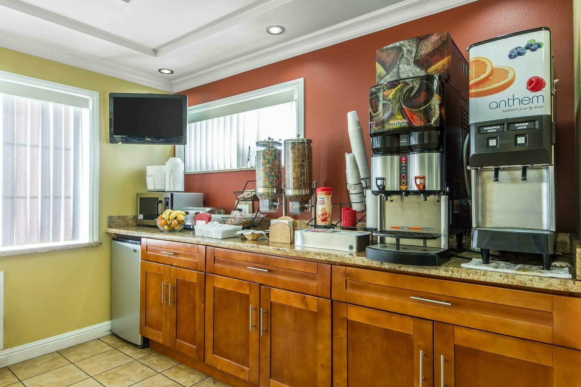 Rodeway Inn & Suites Near The Coliseum & Arena 奥克兰 外观 照片