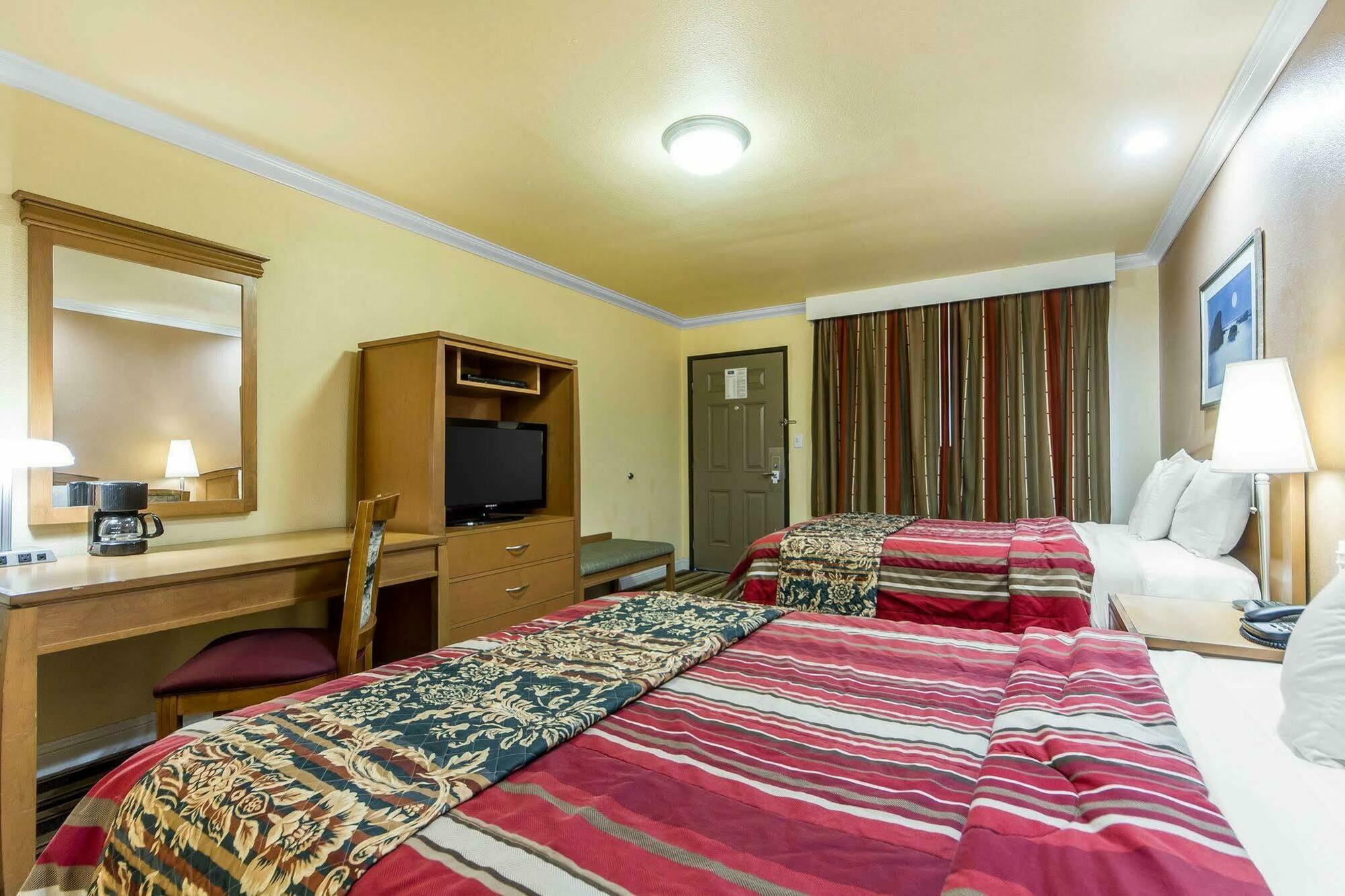 Rodeway Inn & Suites Near The Coliseum & Arena 奥克兰 外观 照片